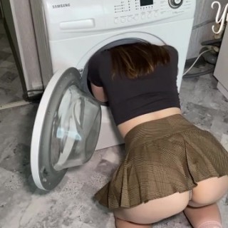 Жопастая сводная сестра застряла и получила хуй