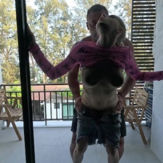 Жесткий здоровяк выебал подругу без остановок