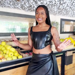 Жесткий трах мужиков негритянку во все дыры