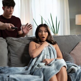 Хулиганский пацан трахнул азиатскую шлюшку без остановки