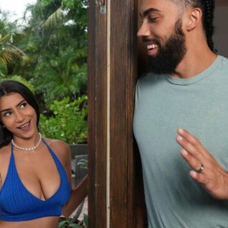 Большегрудую мамашу трахает крепкий парень