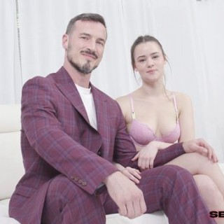 Соска лижет мужику анальную дырку без остановки